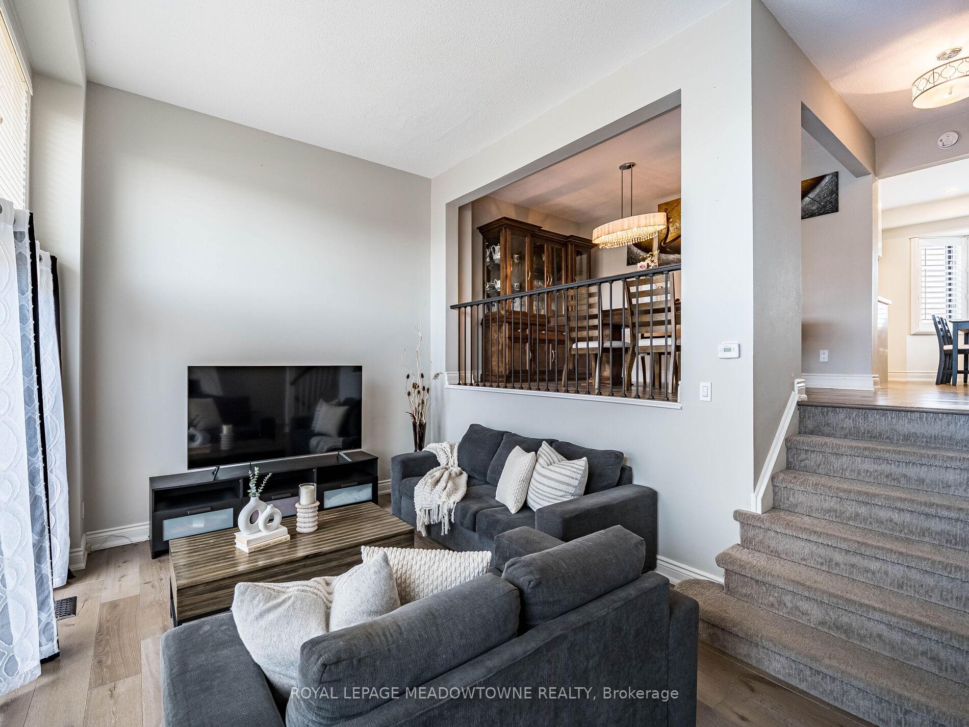 3 Bedrooms Condo at 6780 Formentera, Mississauga For sale