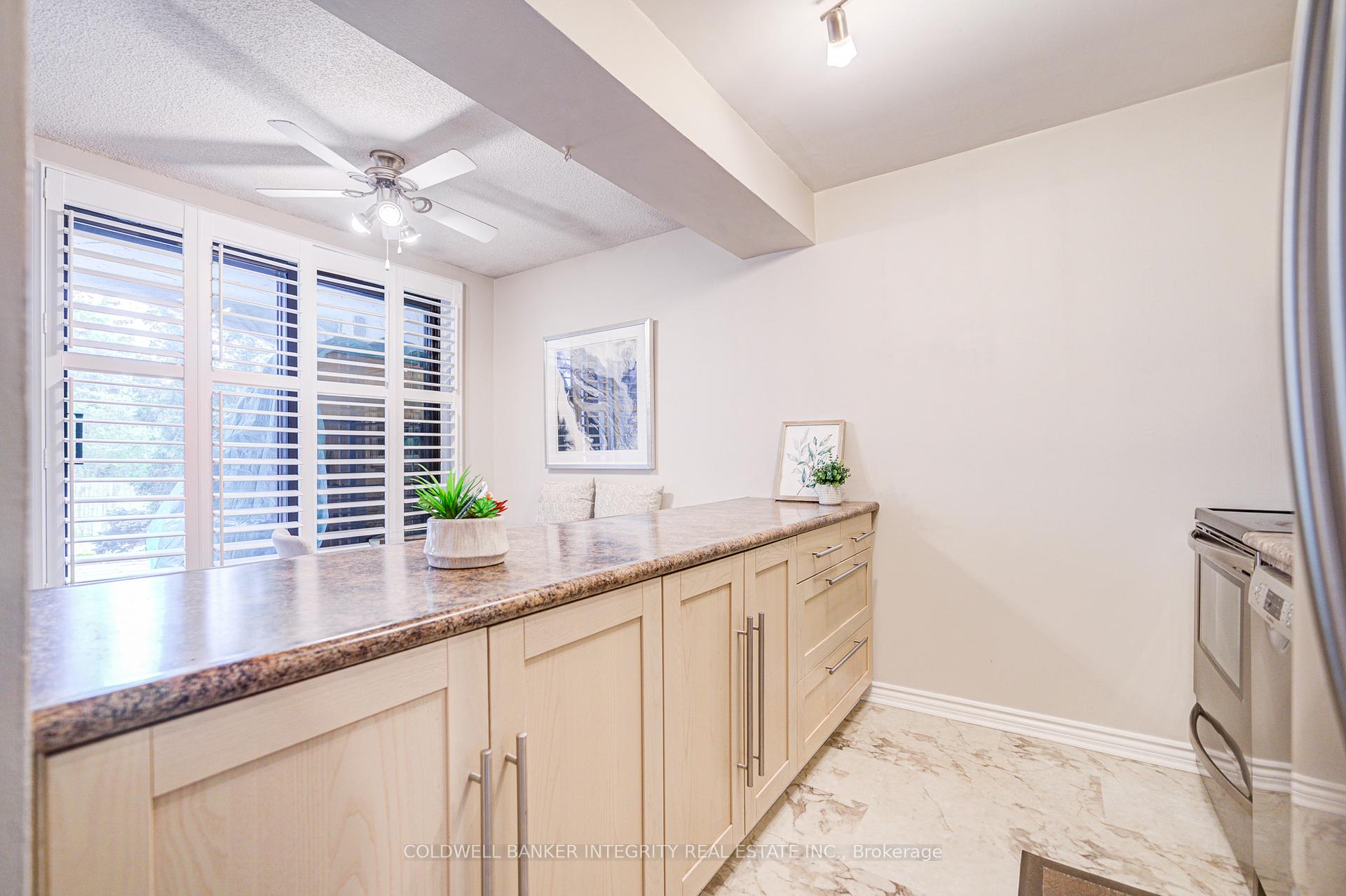 3 Bedrooms Condo at 1036 Falgarwood, Oakville For sale