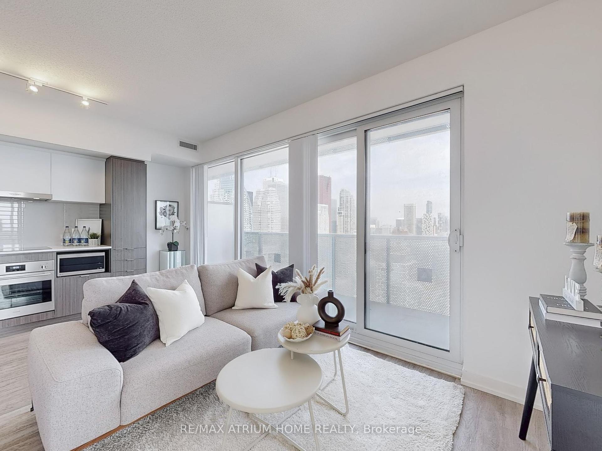 2 Bedrooms Condo at 55 Cooper, Toronto For sale