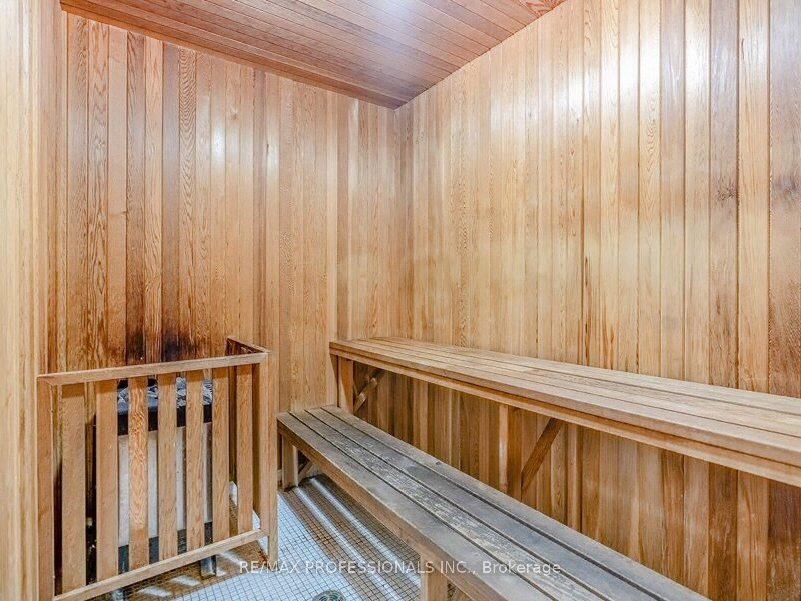 2 Bedrooms Condo at 3939 Duke of York, Mississauga For sale