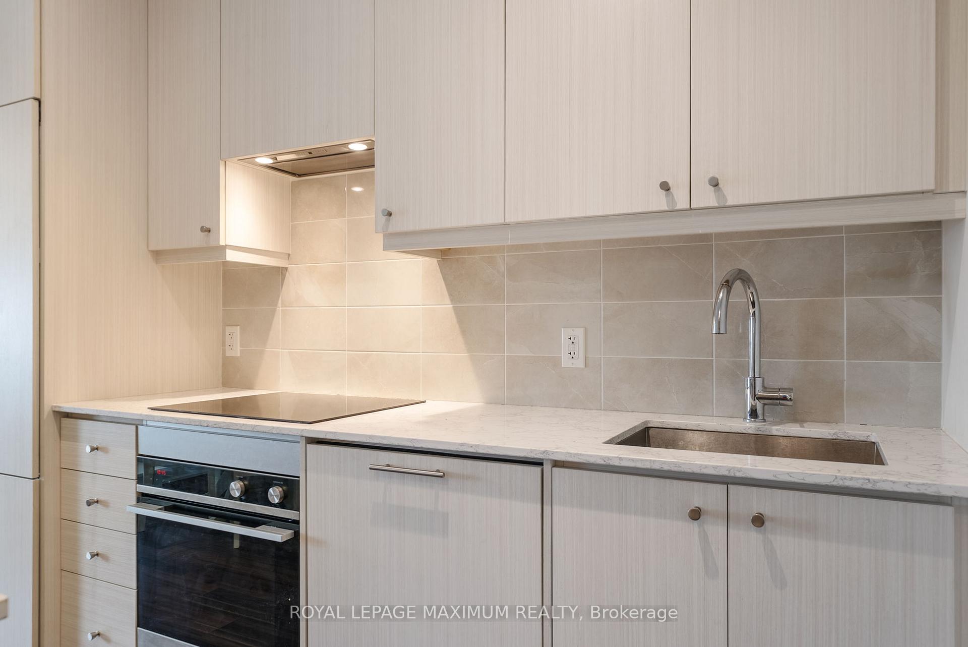 3 Bedrooms Condo at 9075 Jane, Vaughan For sale