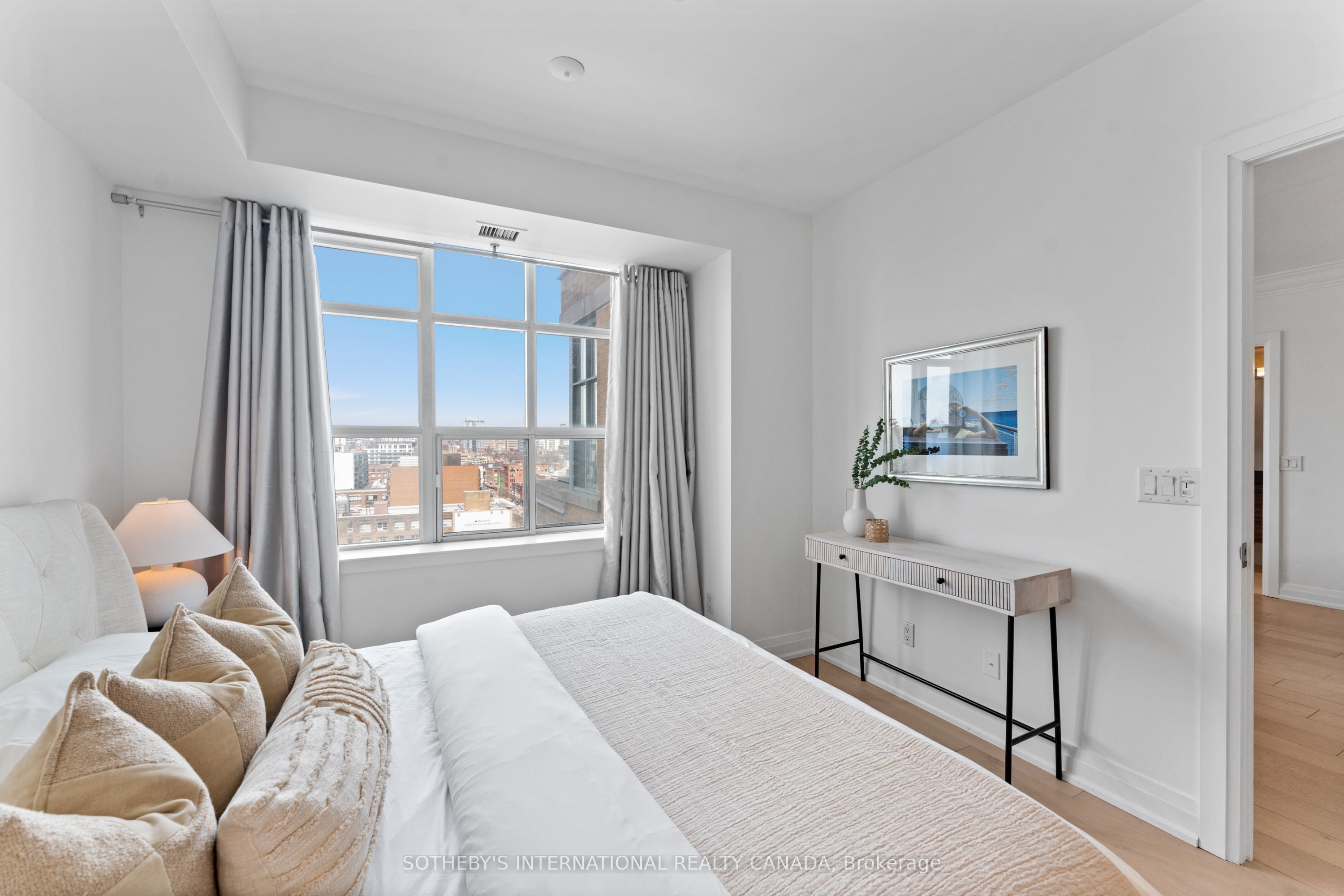 438 Richmond Street W, #1406
