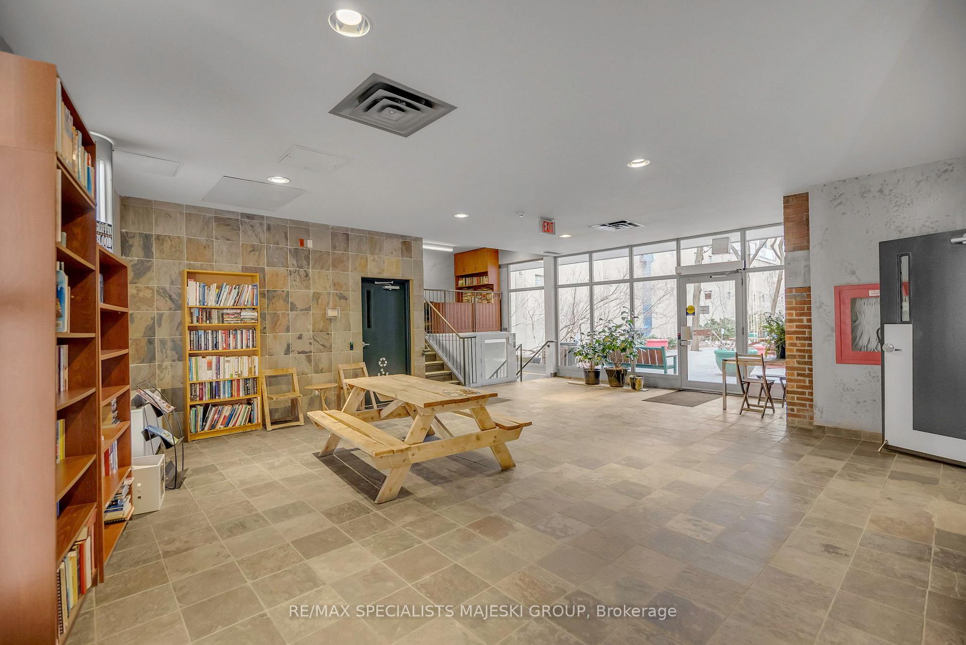 3 Bedrooms Condo at 21 Nassau,  Toronto For sale