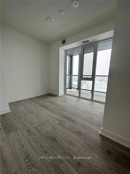 2 Bedrooms Condo at 3200 Dakota, Burlington For sale