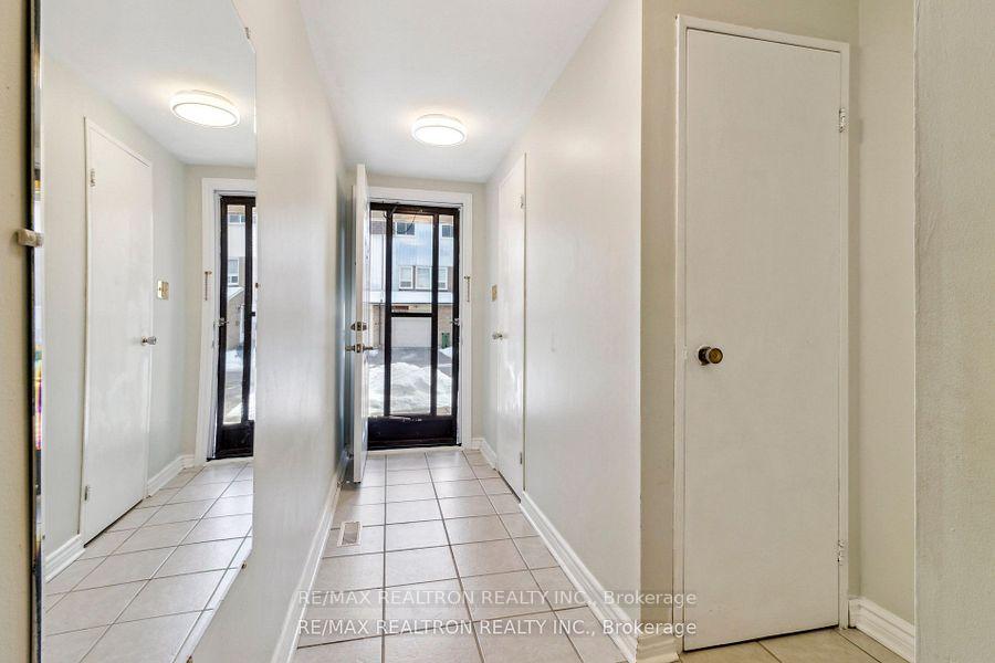 3 Bedrooms Condo at 44 Chester Le, Toronto For sale