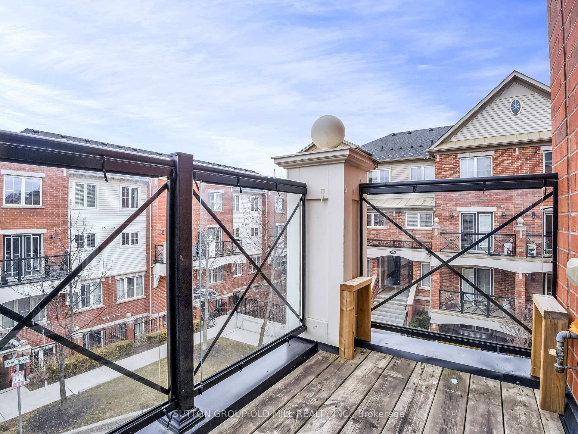 2 Bedrooms Condo at 43 Hays, Oakville For sale