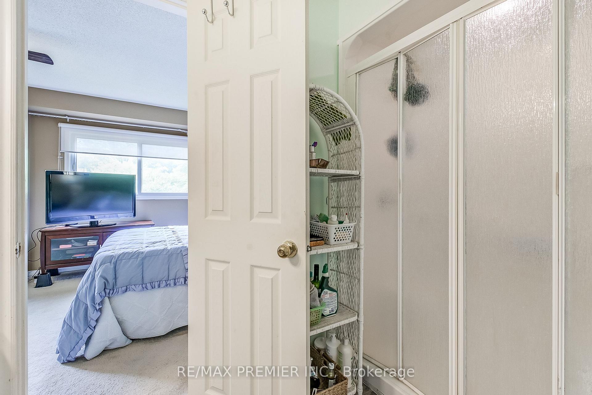 4 Bedrooms Condo at 3600 Colonial, Mississauga For sale