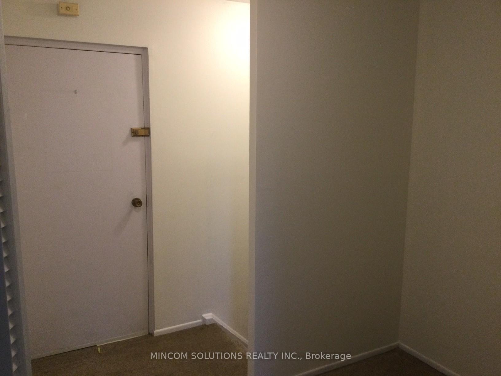 2 Bedrooms Condo at 2001 Bonnymede,  Mississauga For sale