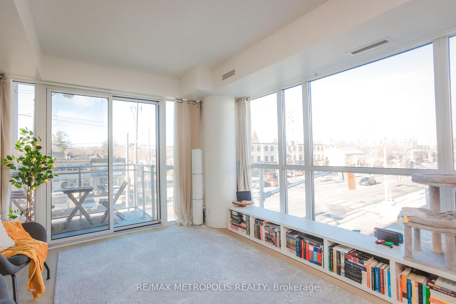 1 Bedroom Condo at 5101 Dundas,  Toronto For sale
