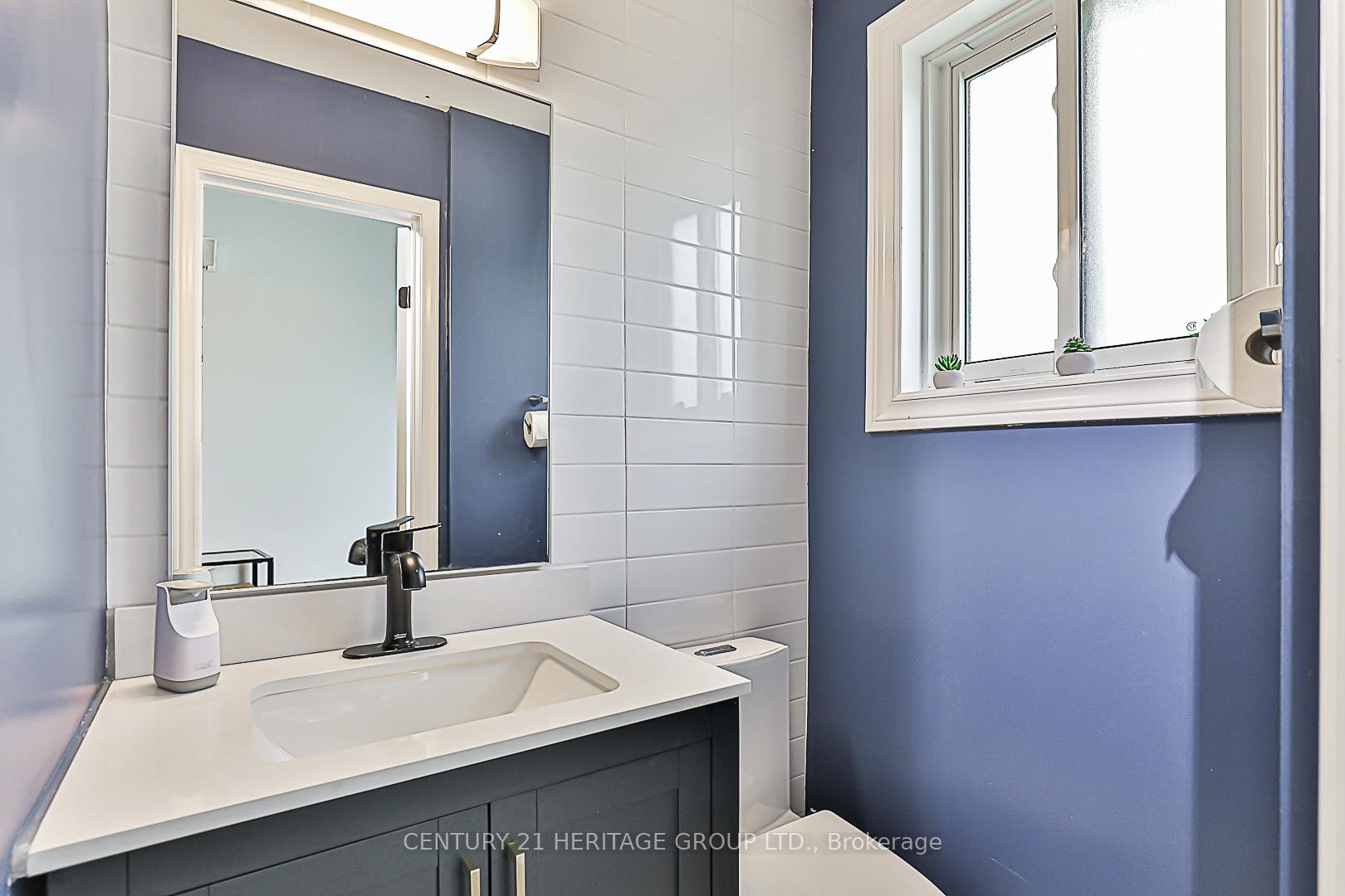 3 Bedrooms Condo at 4 Vale Carse,  Toronto For sale