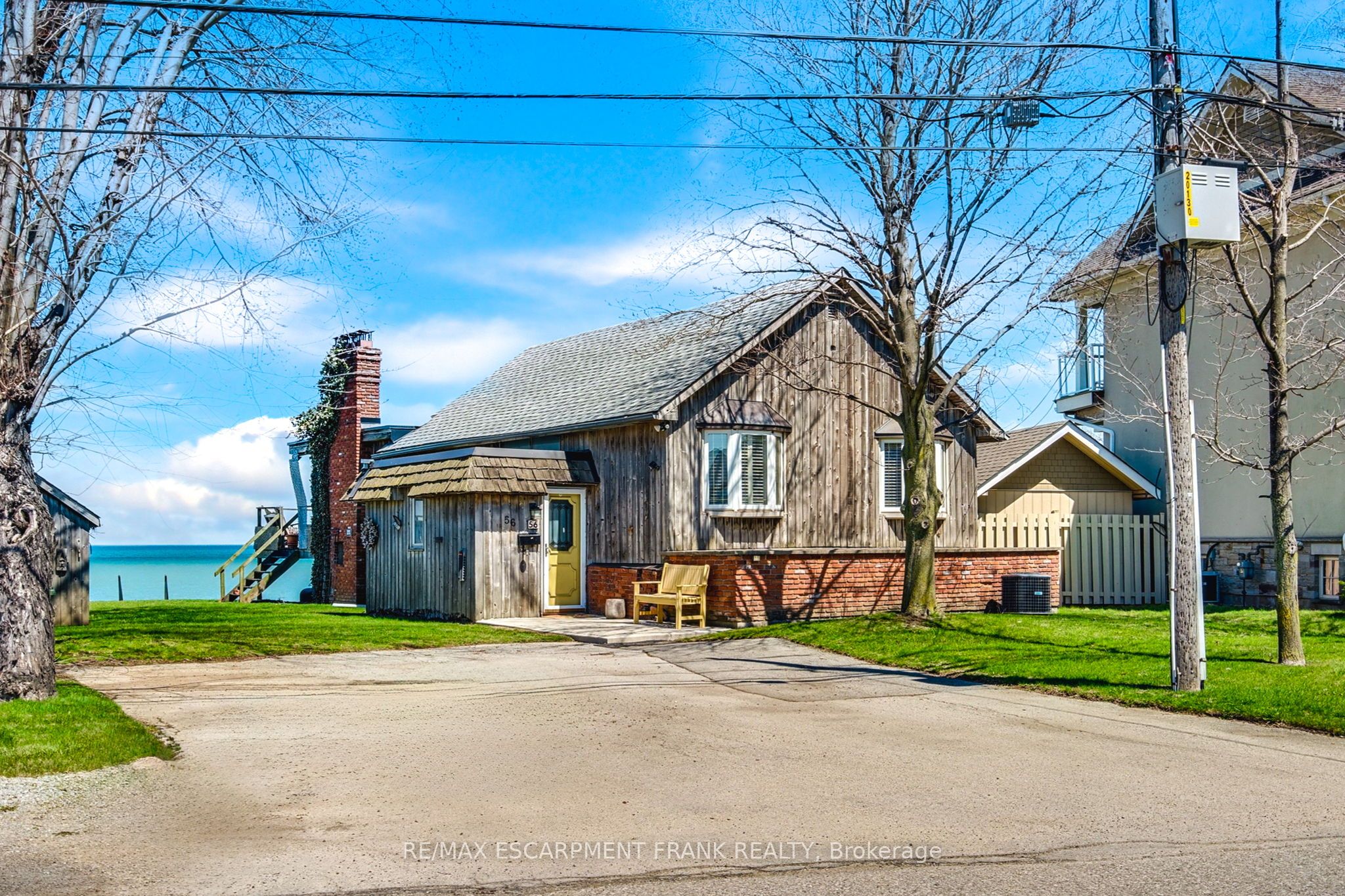 56 SEABREEZE Crescent, Hamilton, ON L8E 5C9