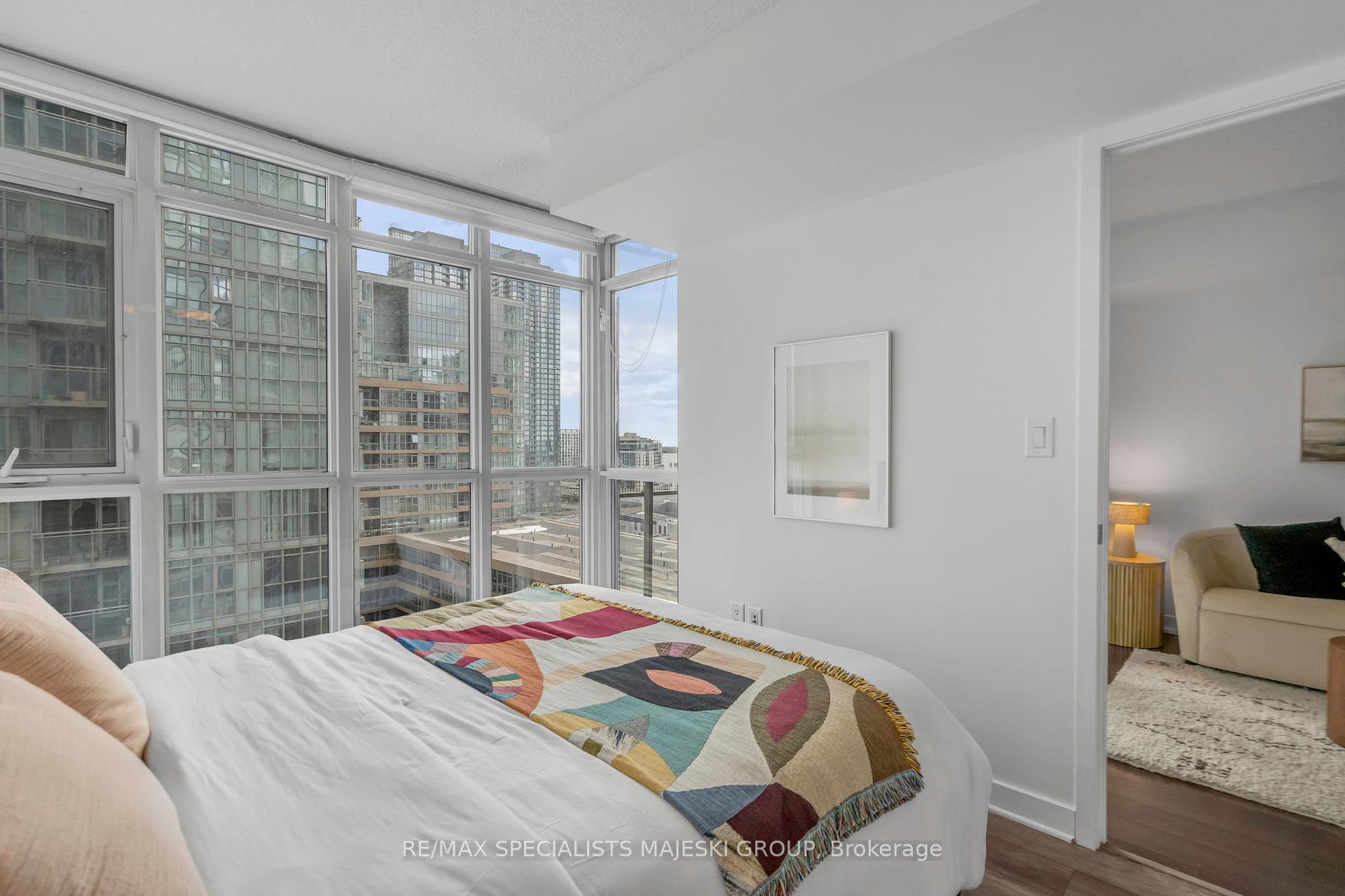 2 Bedrooms Condo at 21 Iceboat,  Toronto For sale