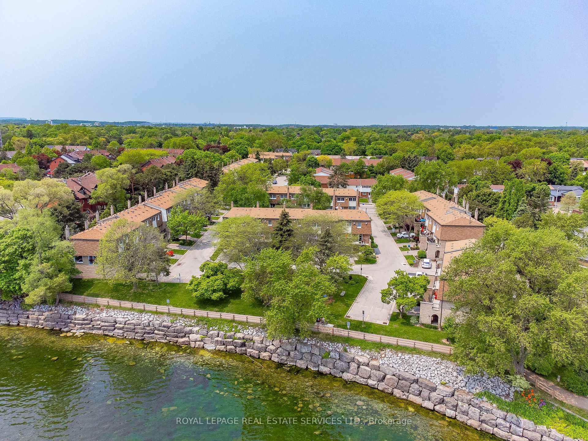 3 Bedrooms Condo at 2098 Marine, Oakville For sale