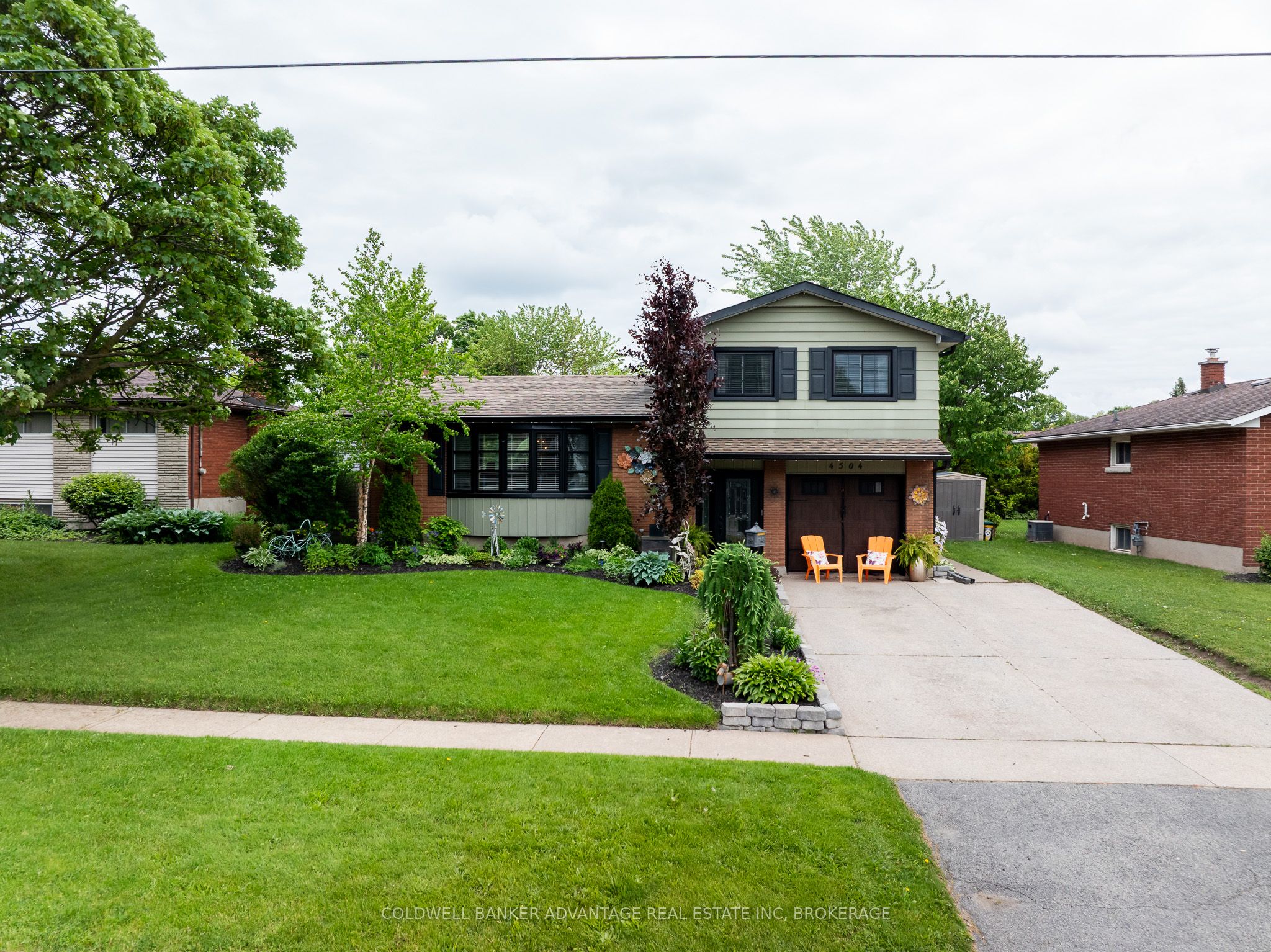 4504 Queensway Gardens N