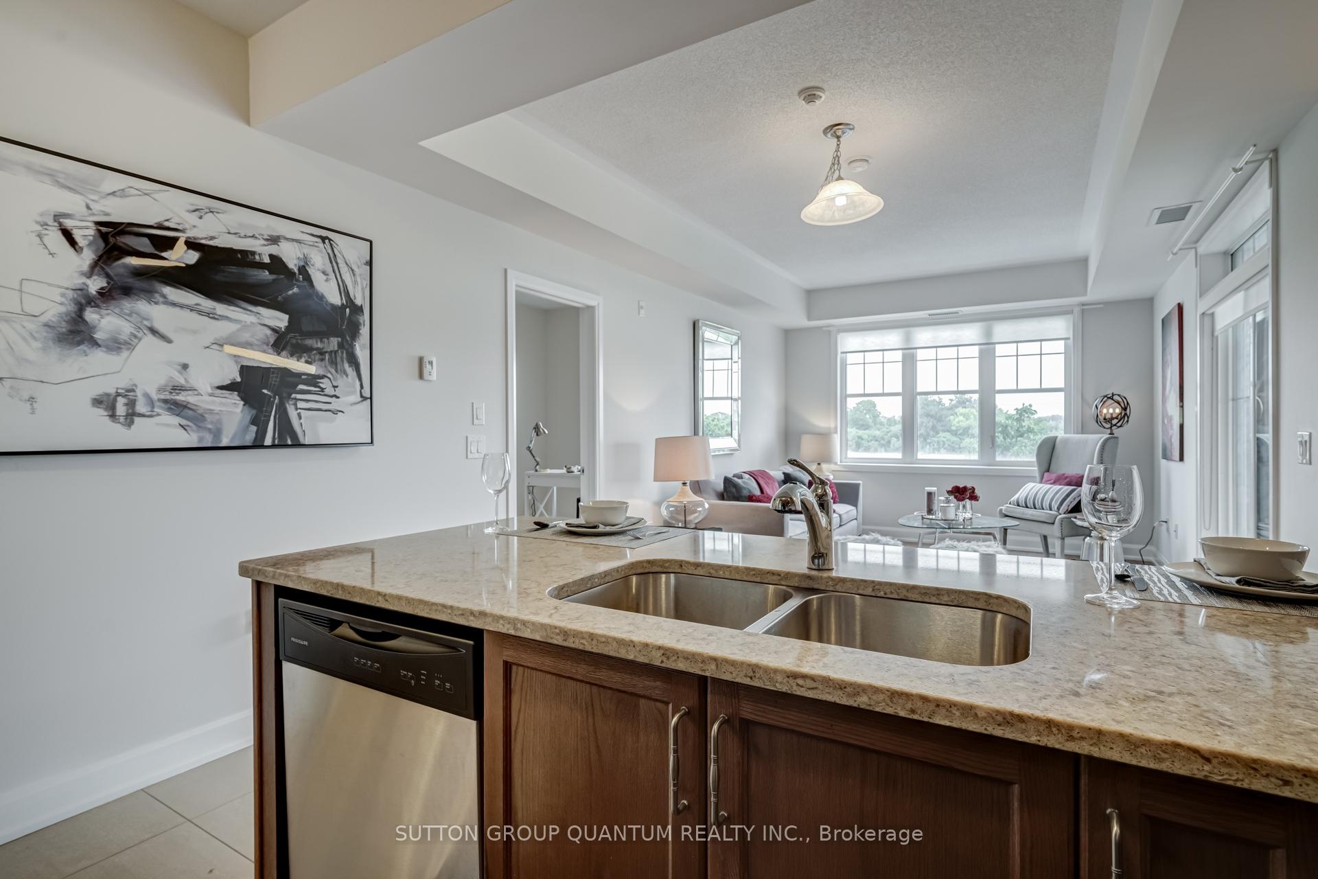 2 Bedrooms Condo at 275 Roxton, Oakville For sale