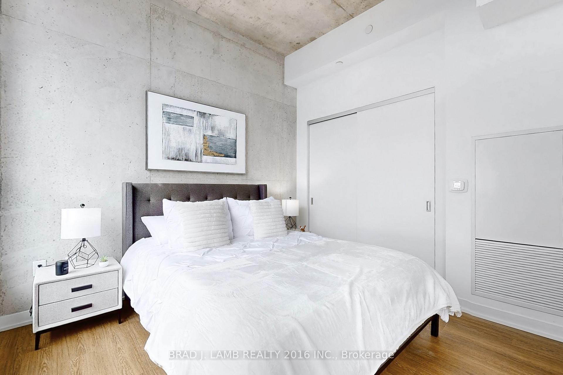 3 Bedrooms Condo at 195 McCaul, Toronto For sale