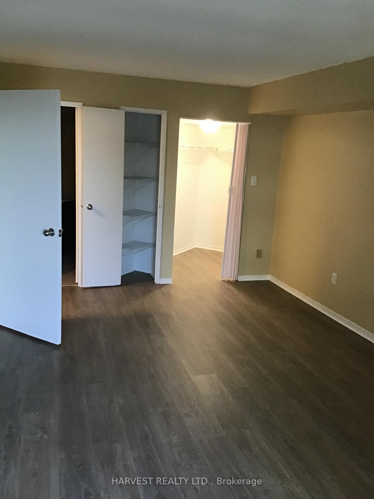 3 Bedrooms Condo at 1001 Bay, Toronto For sale