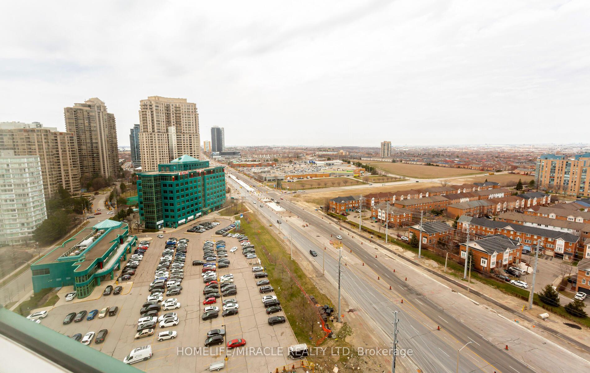 3 Bedrooms Condo at 4450 Tucana, Mississauga For sale