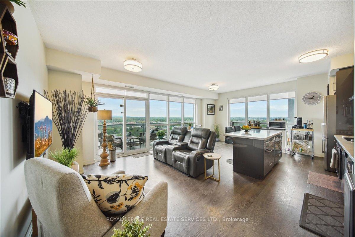 2 Bedrooms Condo at 2081 Fairview, Burlington For sale