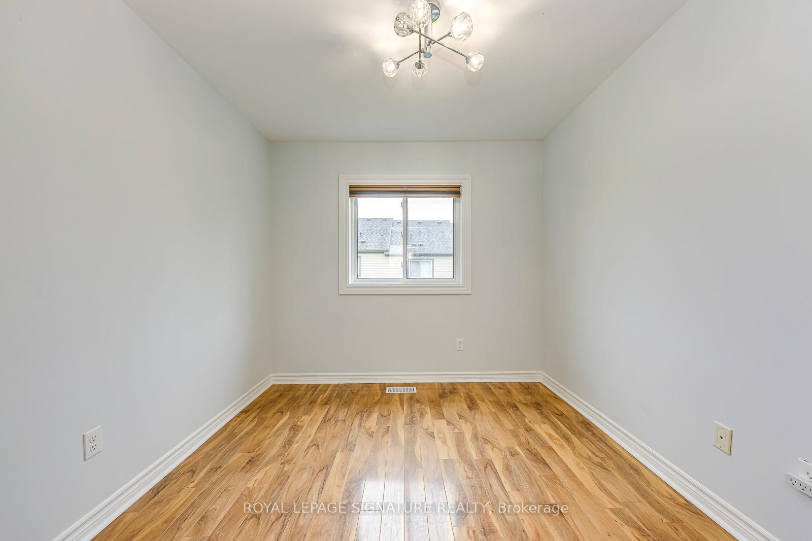 3 Bedrooms Condo at 5659 Glen Erin, Mississauga For sale