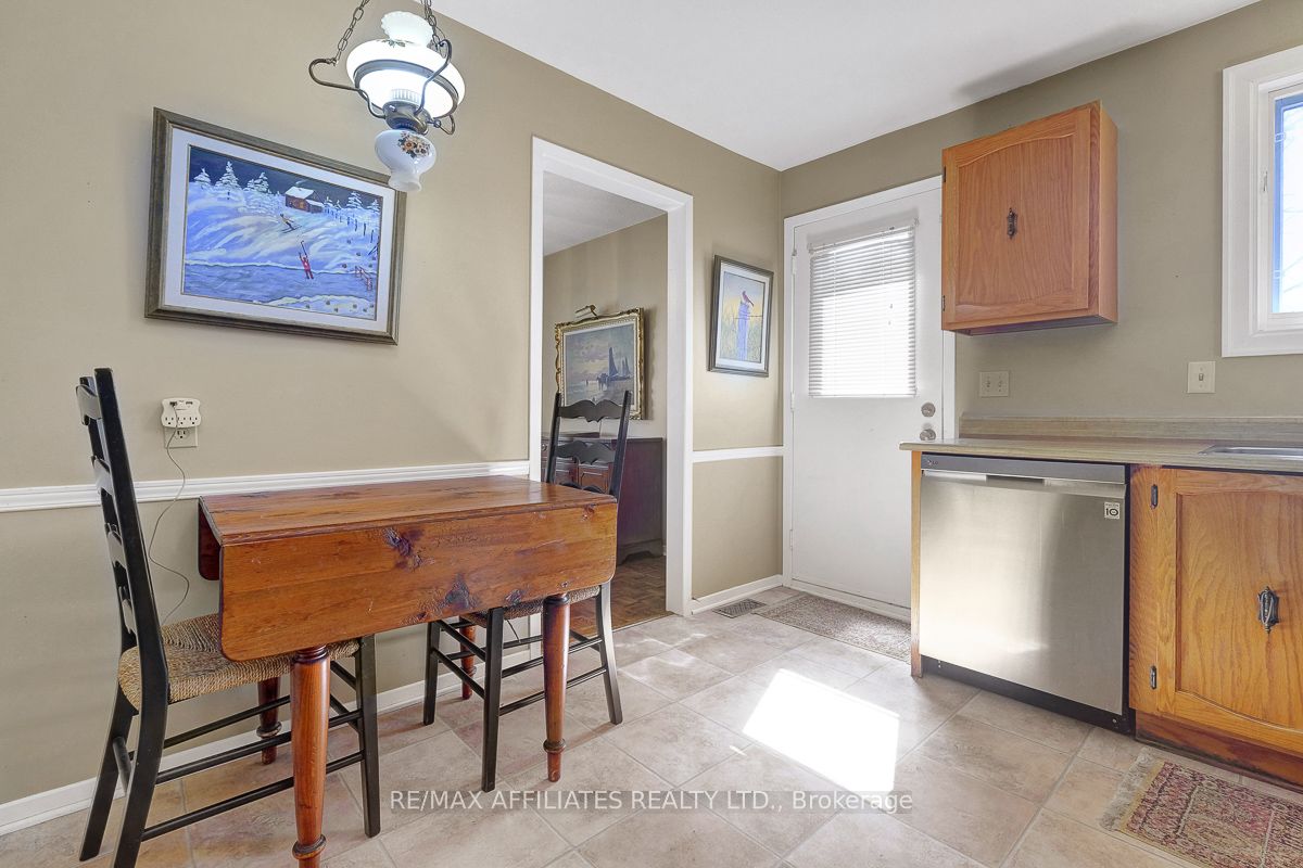 32 Gillespie Crescent, HuntClubWindsorParkVillageandArea, ON K1V 9X8