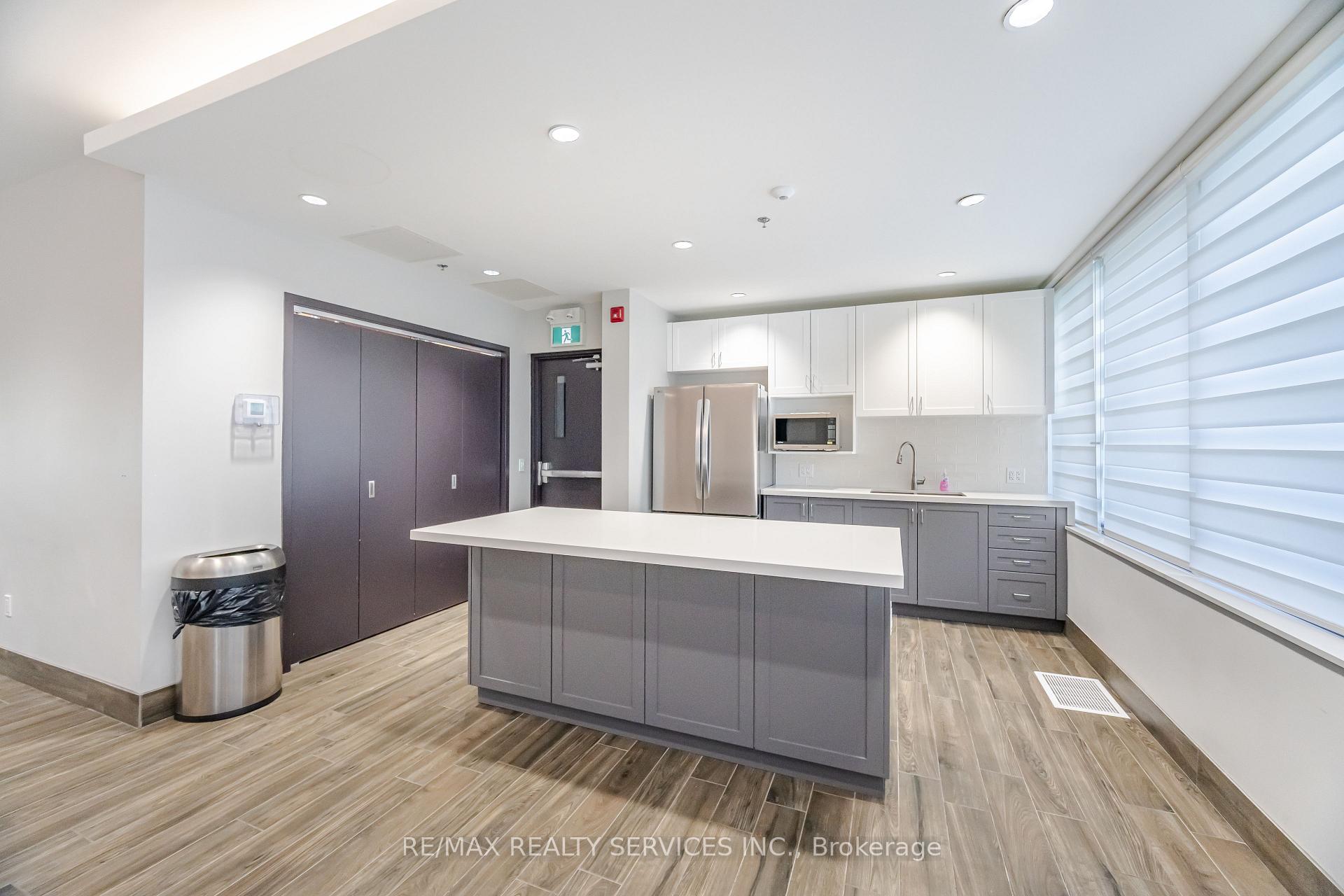 2 Bedrooms Condo at 715 Don Mills, Toronto For sale