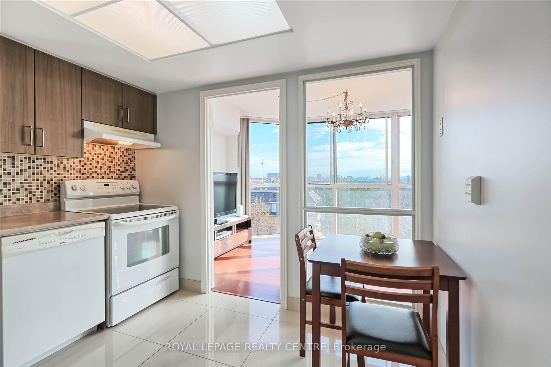2 Bedrooms Condo at 880 Dundas,  Mississauga For sale