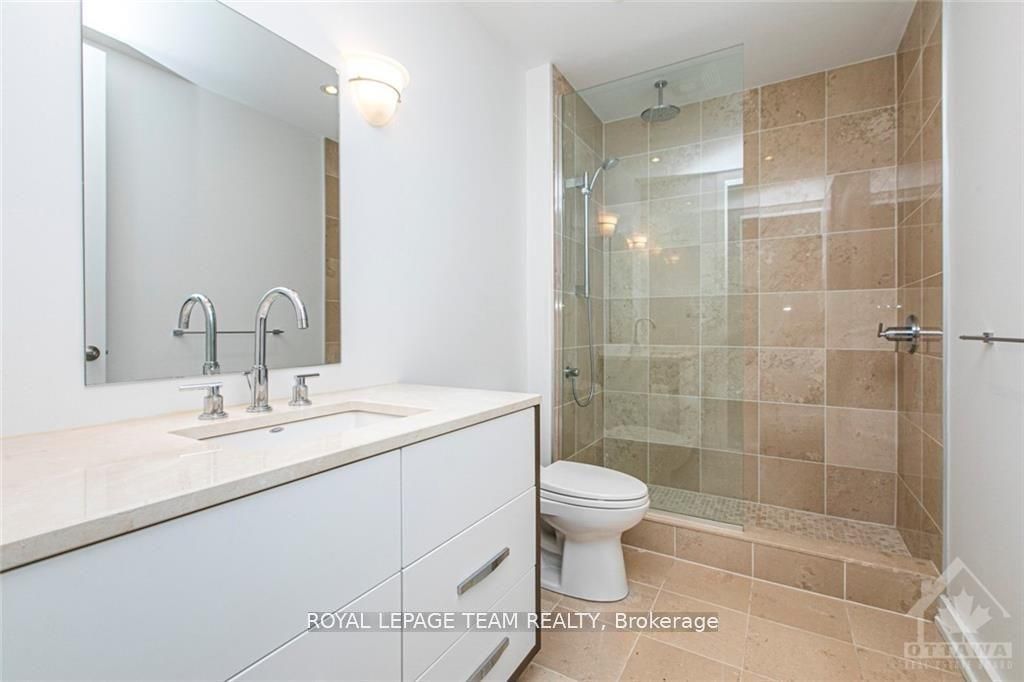 111 Champagne Avenue S, #906