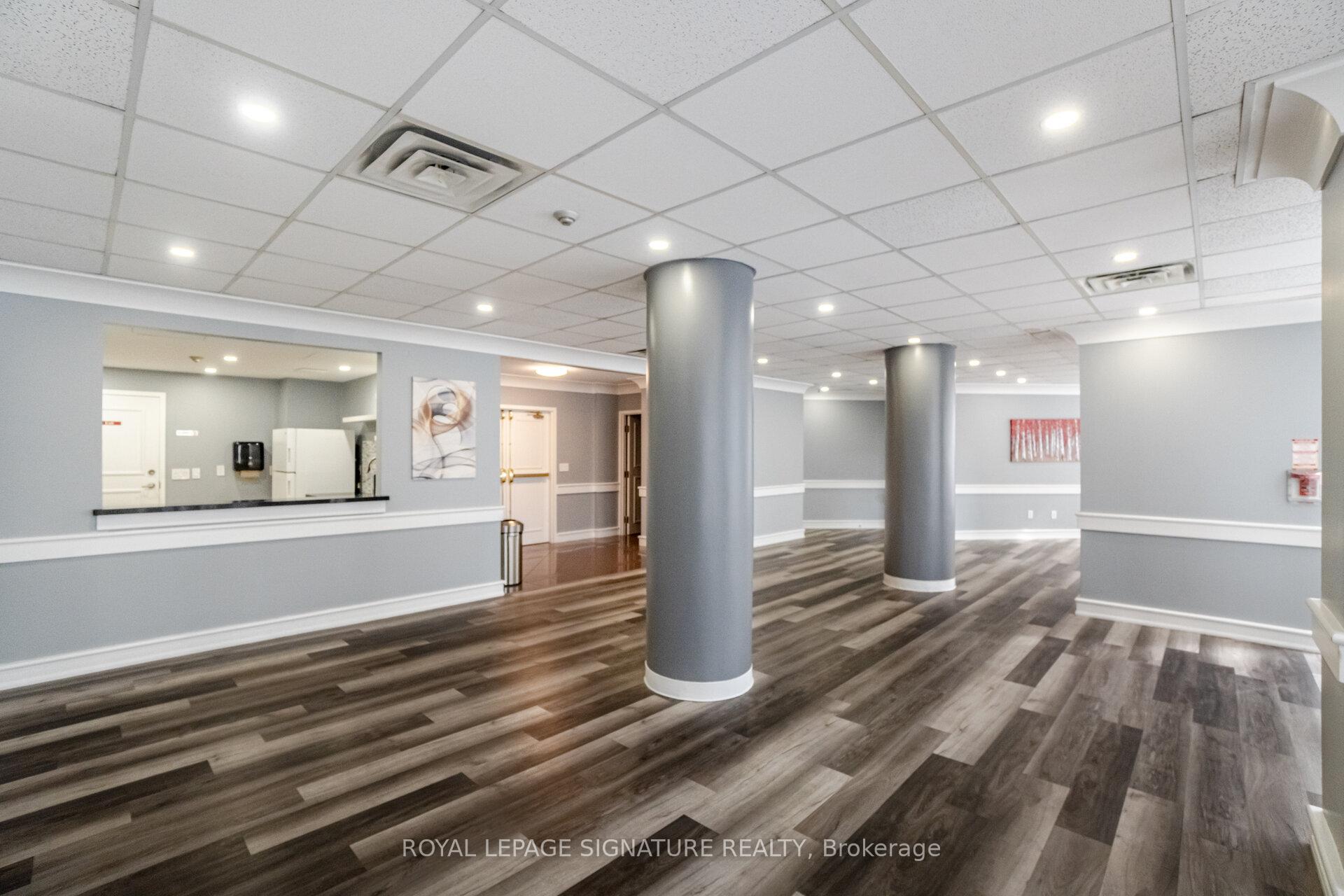 3 Bedrooms Condo at 250 Webb, Mississauga For sale