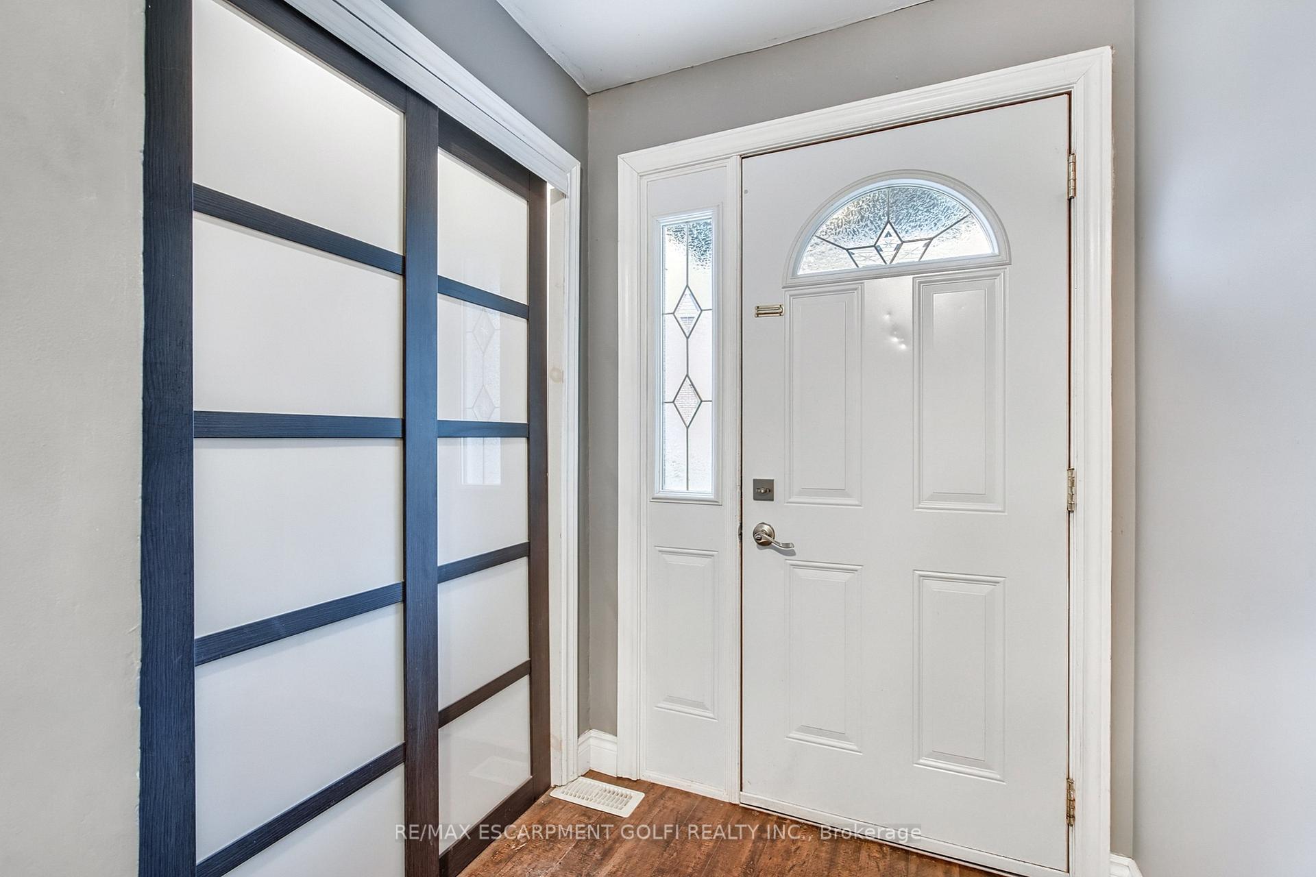 4 Bedrooms Condo at 23 WATSONS, Hamilton For sale