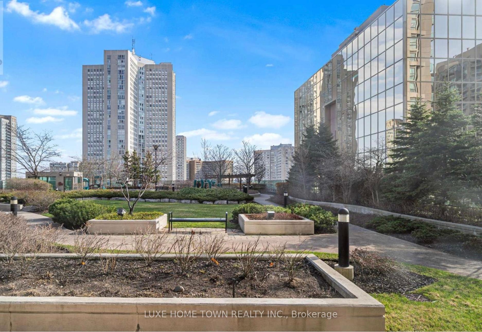 2 Bedrooms Condo at 208 Enfield, Mississauga For sale