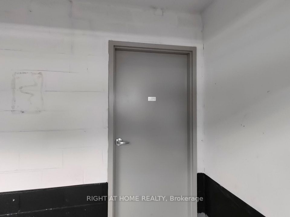 https://trreb-image.ampre.ca/SuN4pxBrWA9ordJlxy_KXkU9wsi1H05AdYI7WCtXjXA/rs:fit:960:960/wm:.5:so:0:50:.4/wmsh:10/wmt:PHNwYW4gZm9yZWdyb3VuZD0nd2hpdGUnIGZvbnQ9JzY4Jz5SSUdIVCBBVCBIT01FIFJFQUxUWSwgQnJva2VyYWdlPC9zcGFuPg/L3RycmViL2xpc3RpbmdzLzQwLzc5LzU1LzMxL3AvZGU3YTc5NDItNWU2Yy00NjEyLWI3YWEtNWM3NTBiMzI1NDIwLmpwZw.jpg