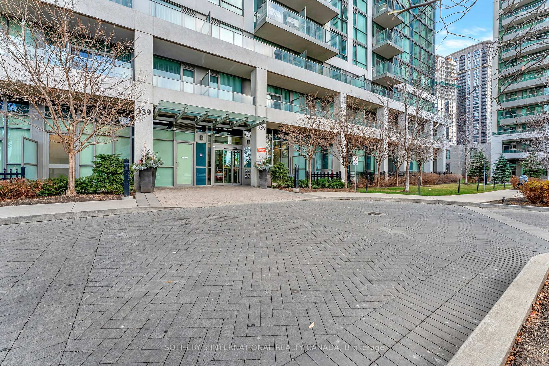 3 Bedrooms Condo at 339 Rathburn, Mississauga For sale