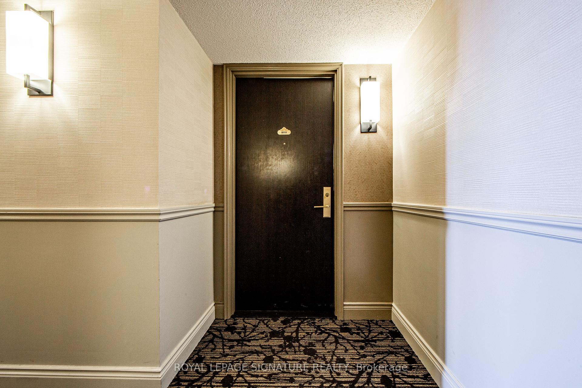 3 Bedrooms Condo at 55 Kingsbridge Garden, Mississauga For sale