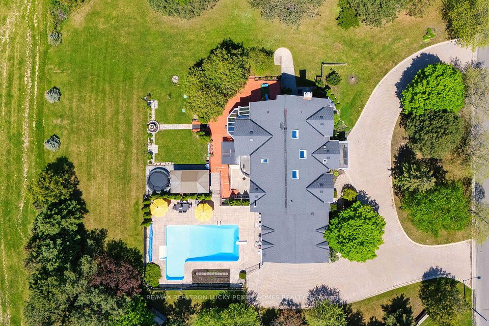 2 Jennings Gate, Markham, ON L6C 1A9