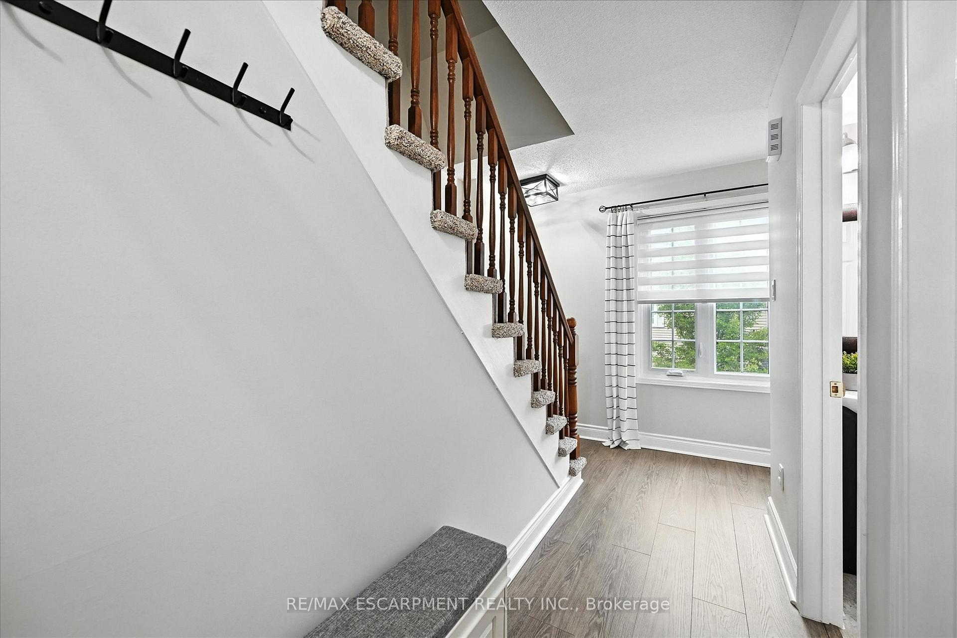 3 Bedrooms Condo at 2110 CLEAVER, Burlington For sale