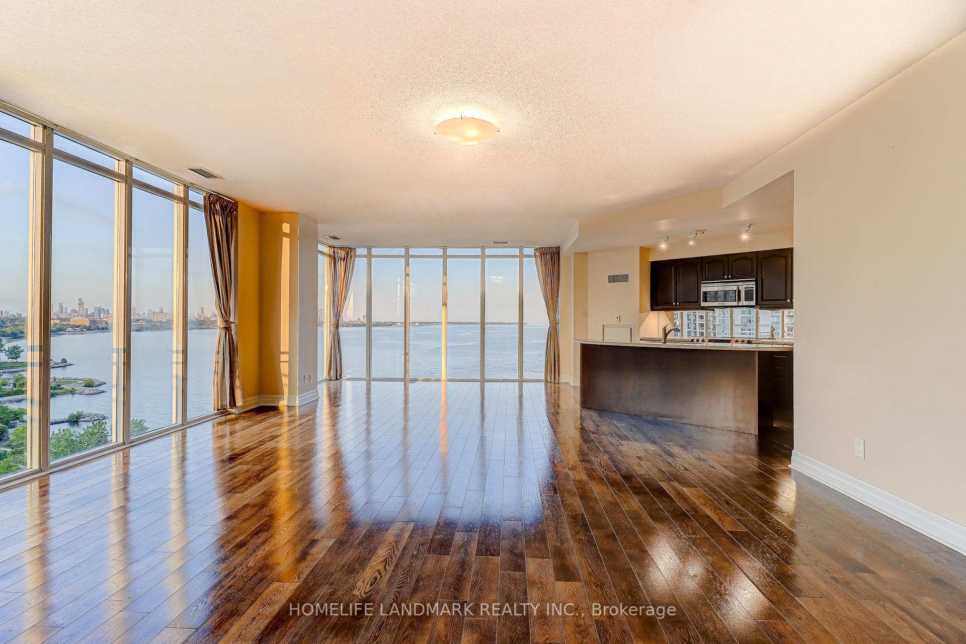 3 Bedrooms Condo at 58 Marine Parade, Toronto For sale