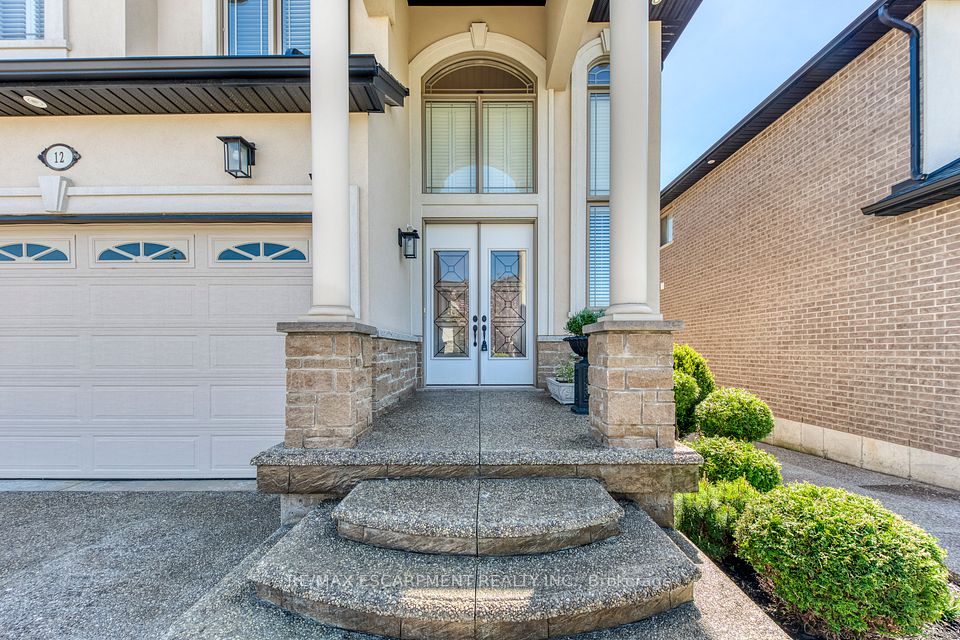 12 Riva Court, Hamilton, ON L9B 0H9