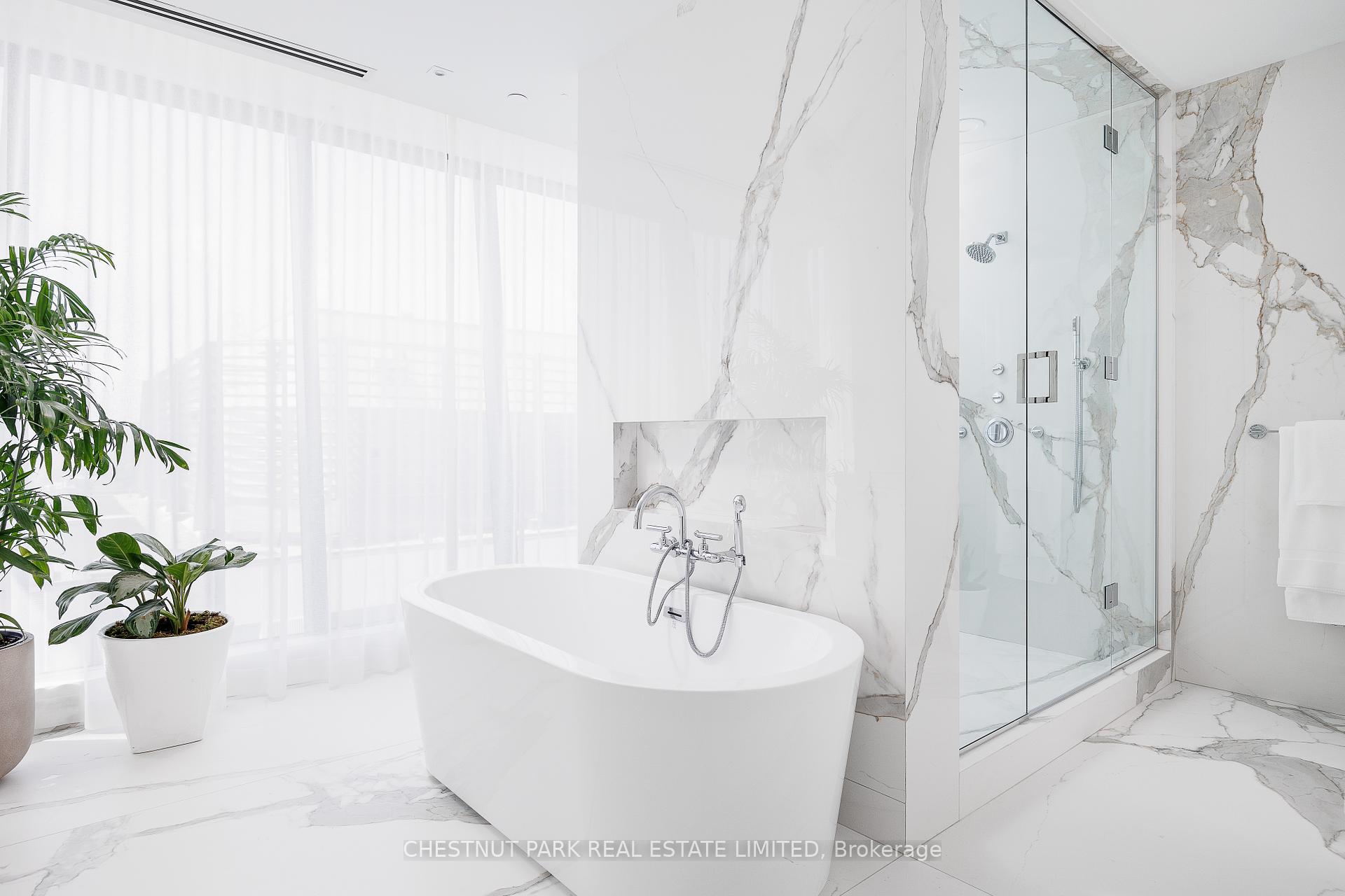 4 Bedrooms Condo at 200 Cumberland,  Toronto For sale