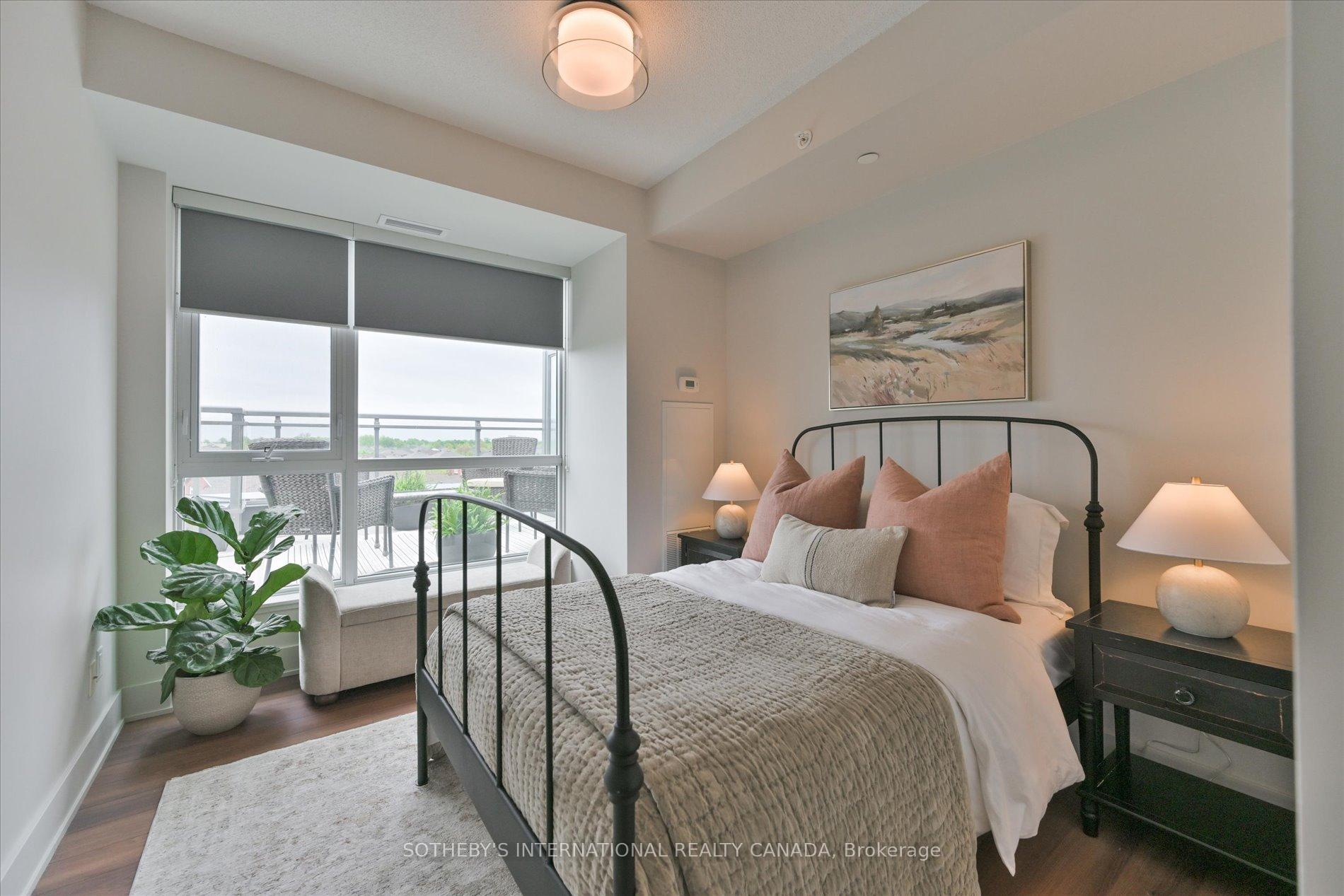 2 Bedrooms Condo at 5260 Dundas, Burlington For sale