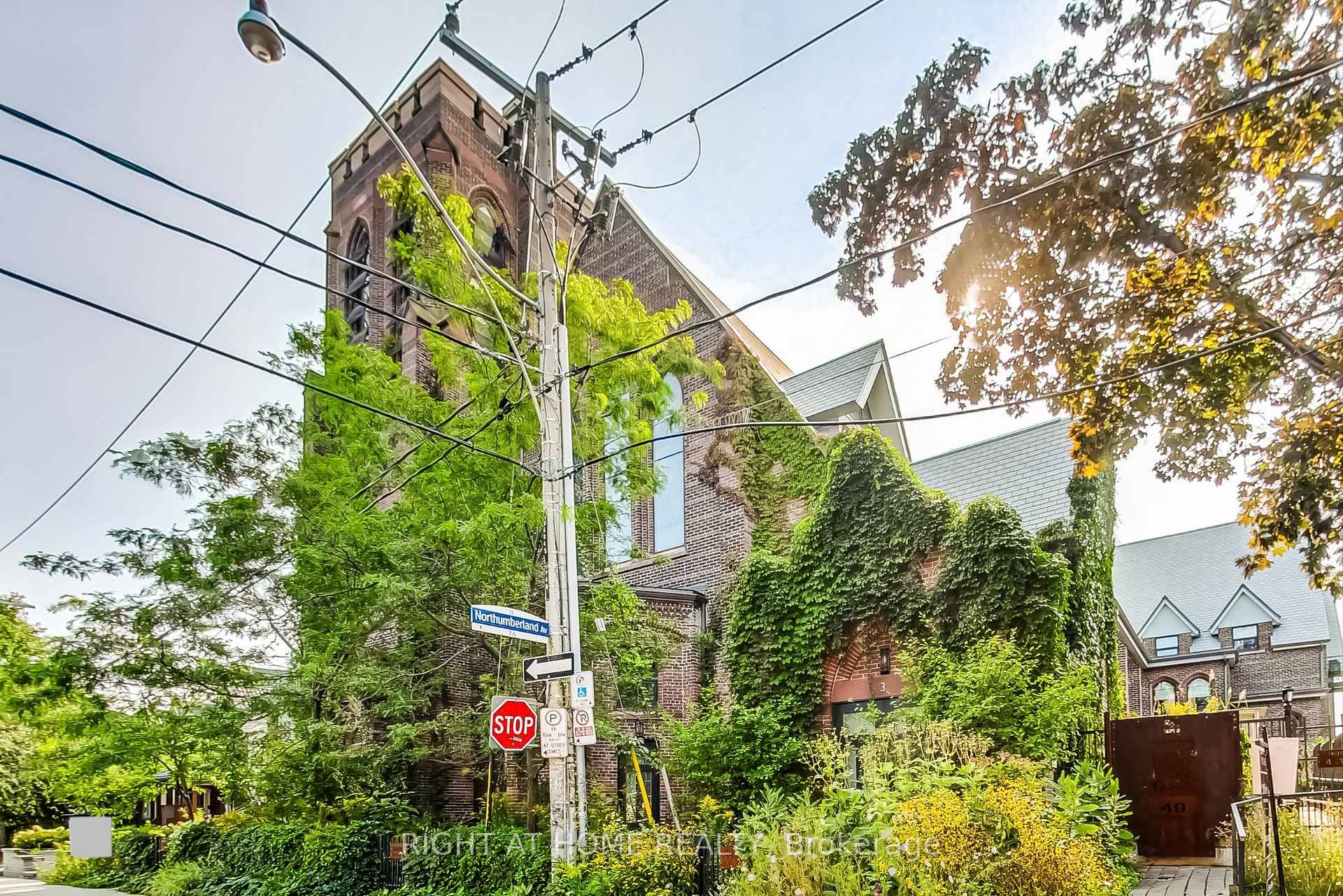 3 Bedrooms Condo at 40 Westmoreland, Toronto For sale