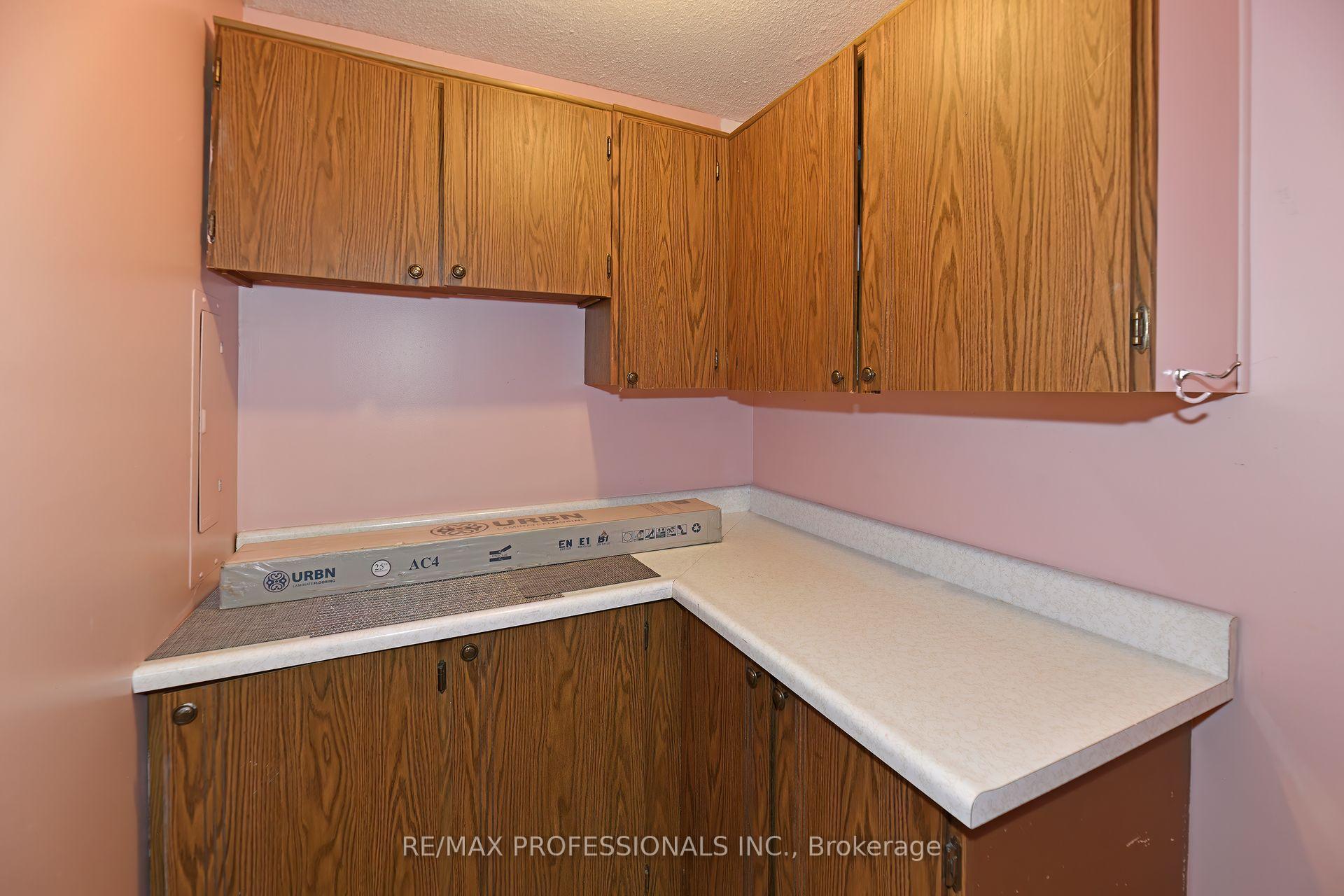 3 Bedrooms Condo at 475 The West Mall, Toronto For sale