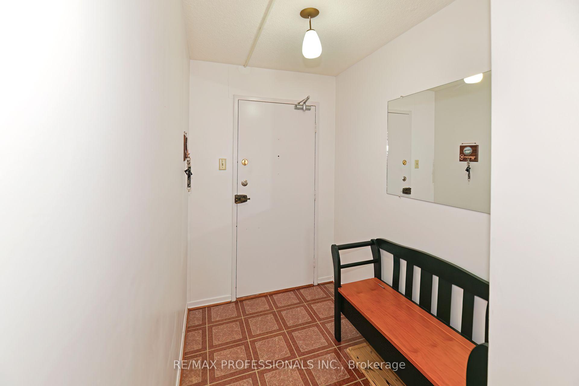 3 Bedrooms Condo at 475 The West Mall, Toronto For sale