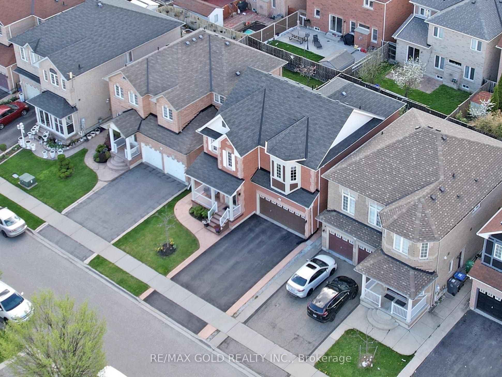 6 Foxhollow Road, Brampton, ON L7A 1M3