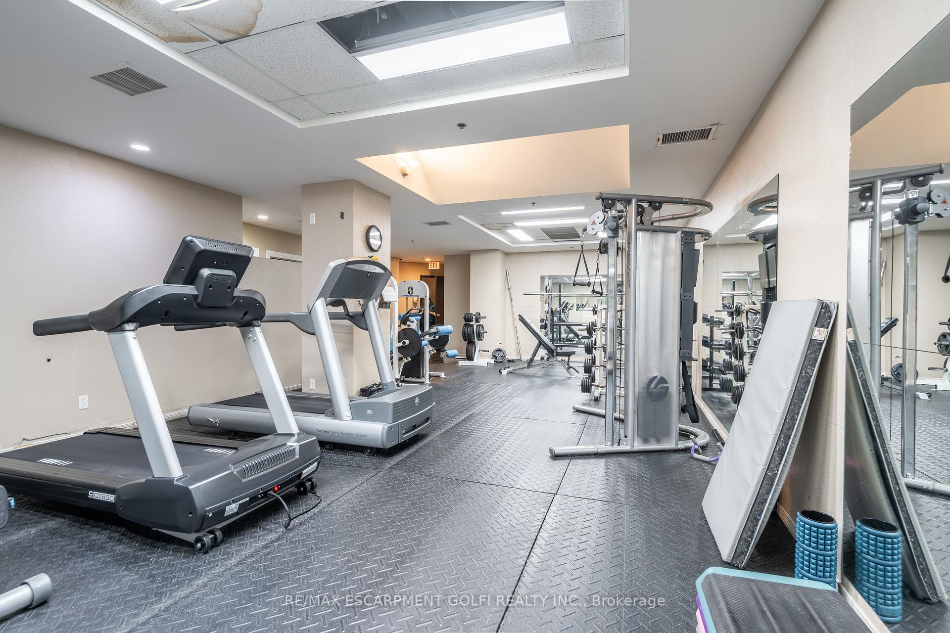 2 Bedrooms Condo at 135 James, Hamilton For sale