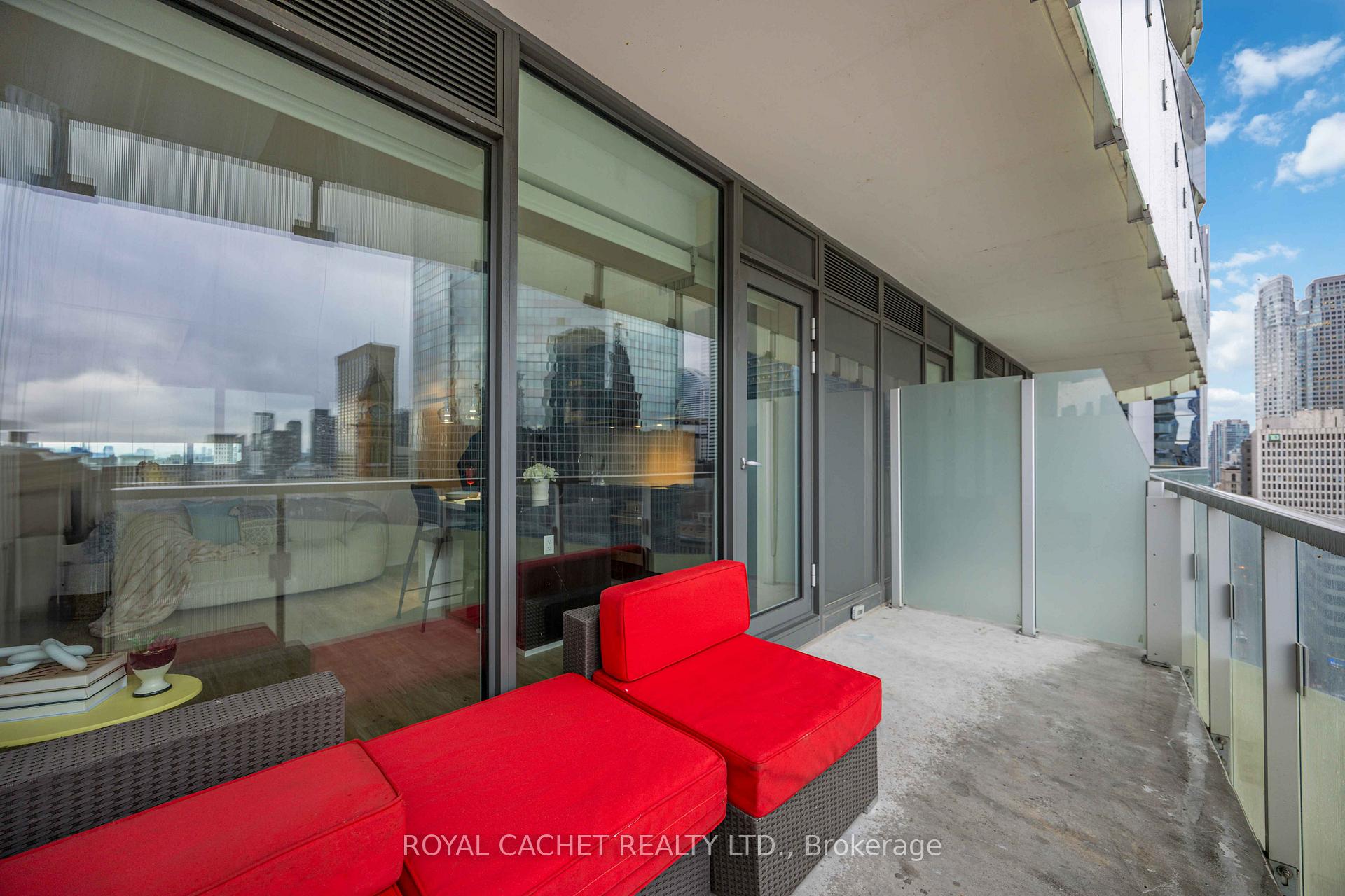 2 Bedrooms Condo at 197 Yonge,  Toronto For sale