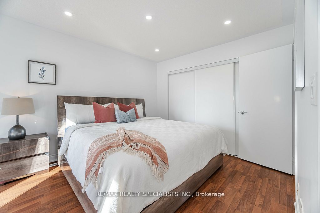 5 Richgrove Drive, #212