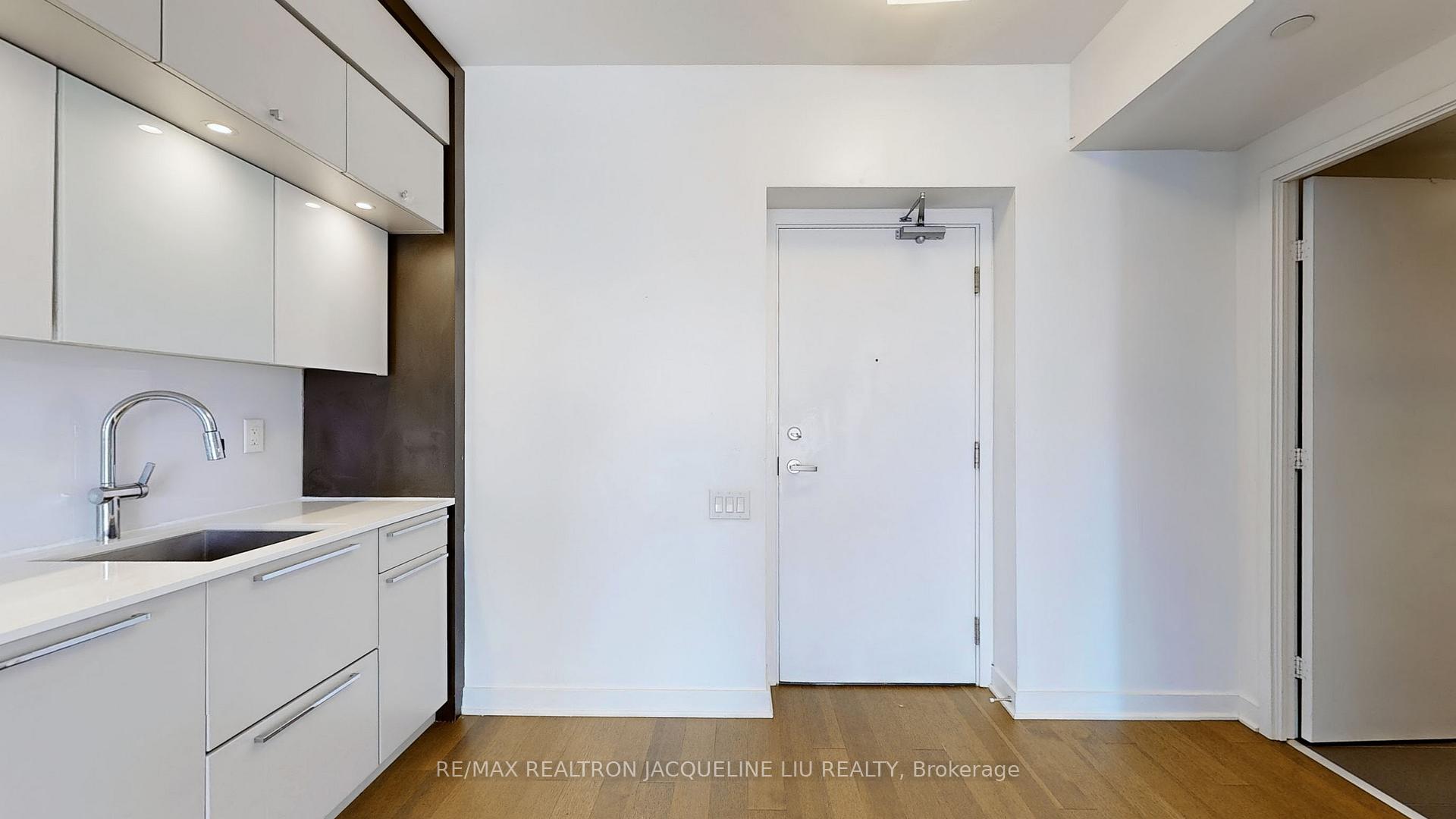 1 Bedroom Condo at 15 Grenville, Toronto For sale