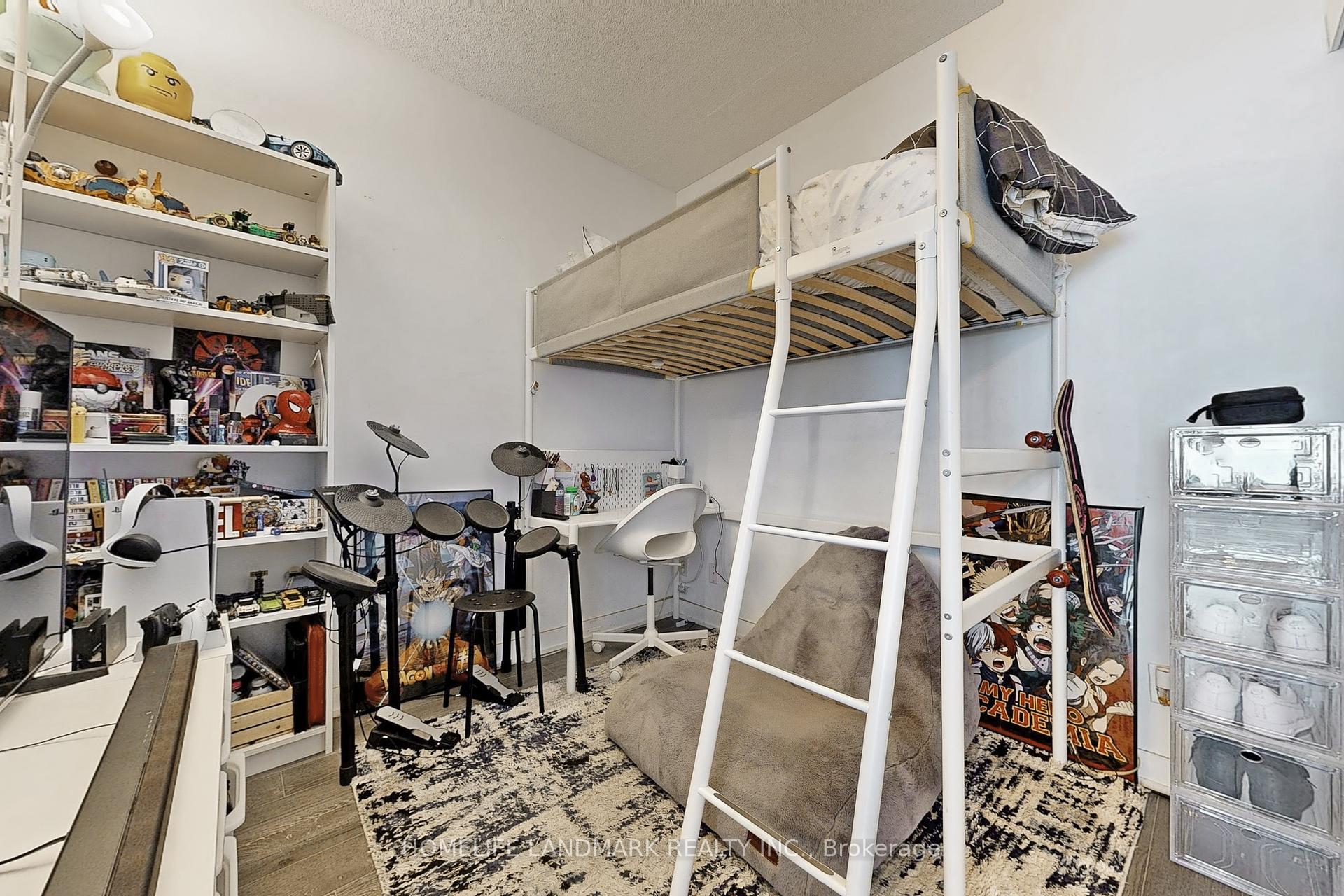 2 Bedrooms Condo at 185 Roehampton, Toronto For sale