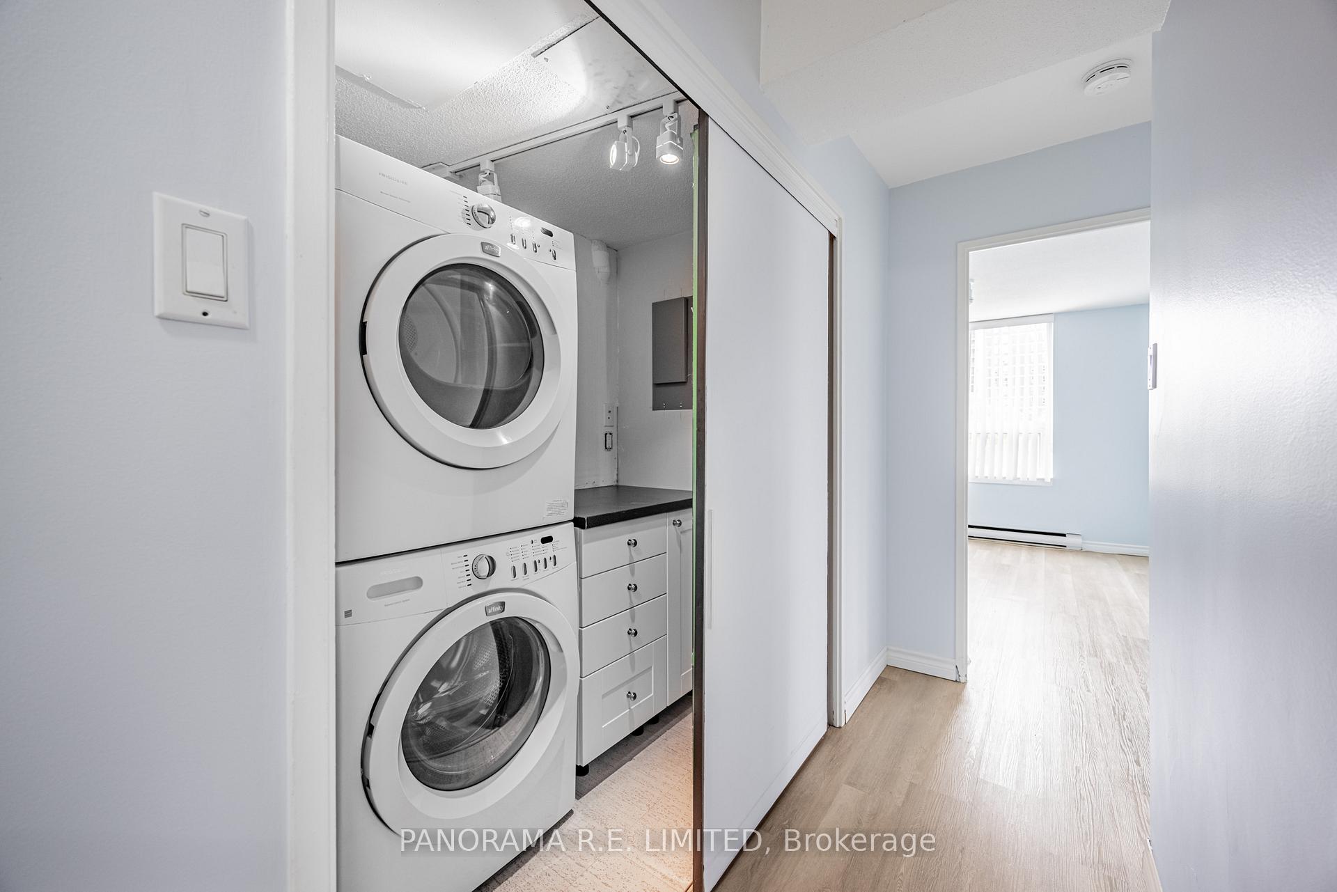 4 Bedrooms Condo at 15 La Rose, Toronto For sale